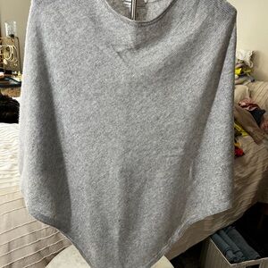 🩶Rachel Zoe Gray Cashmere Poncho🩶